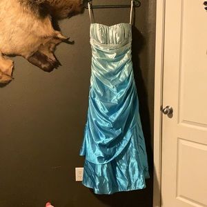 Beautiful ombré blue Morgan and Co prom dress!!